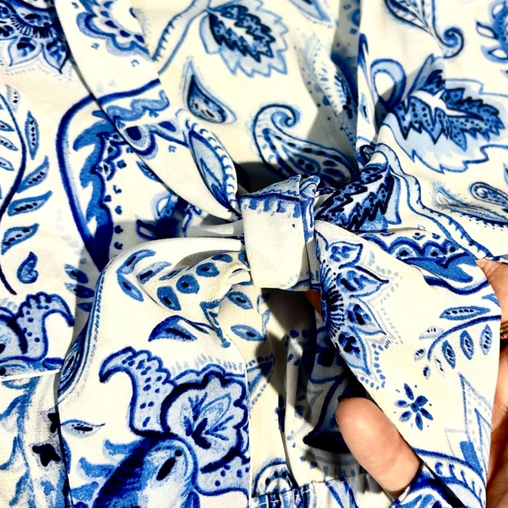 SHOW ME YOUR MUMU Riviera Tie Front Blue White Paisley Romper Medium💛 - Picture 6 of 10